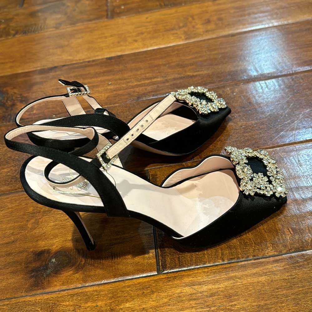 Roger Vivier Buckle Heel - Picture 9 of 10